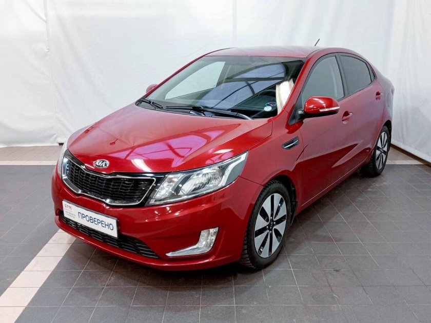 Киа Рио красного цвета 2021