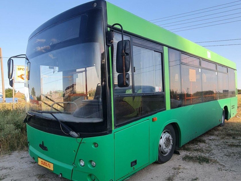 Зеленый автобус маз