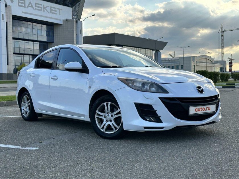 Мазда 3 2010 года