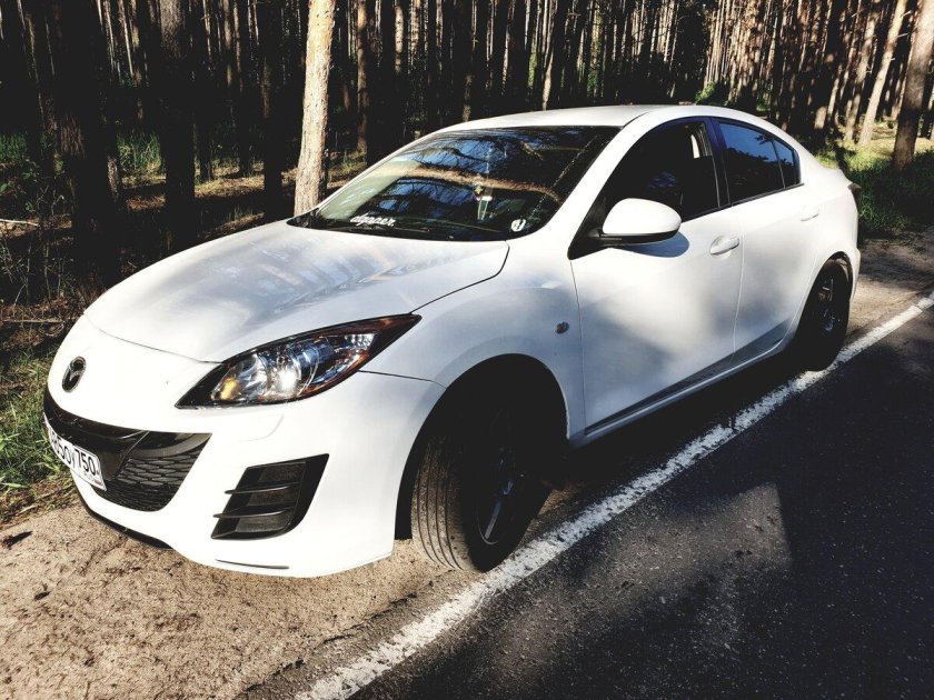 Mazda 3 BL белая