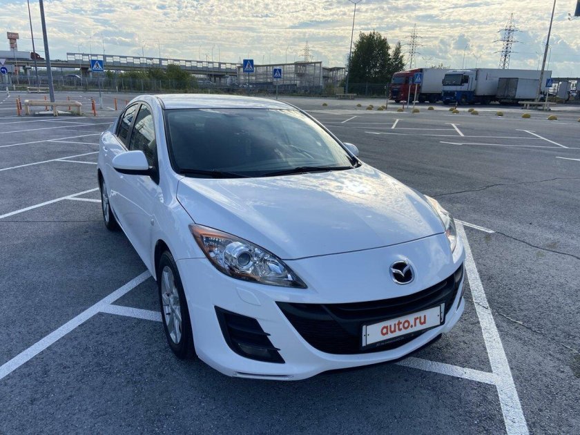 Белая Мазда 3 на bbc r17