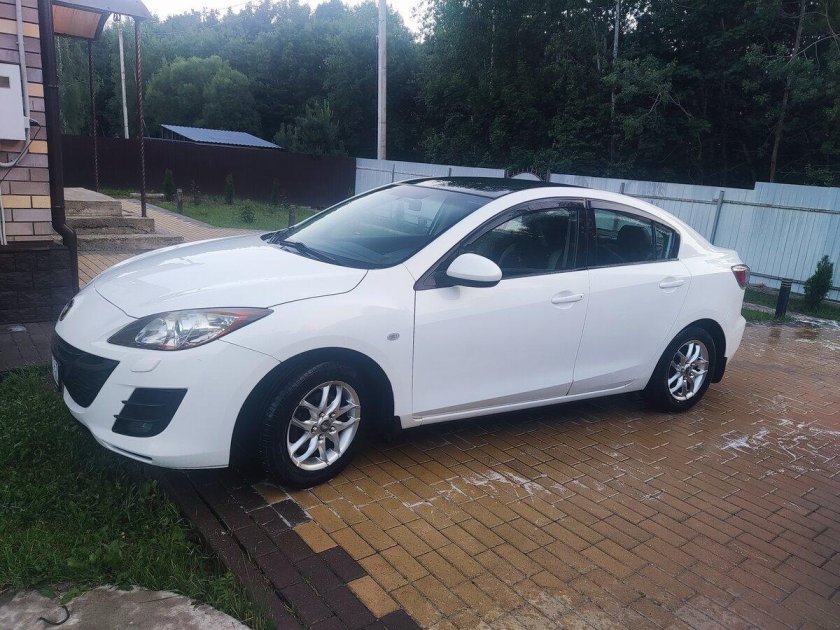 Мазда 3 2011 года