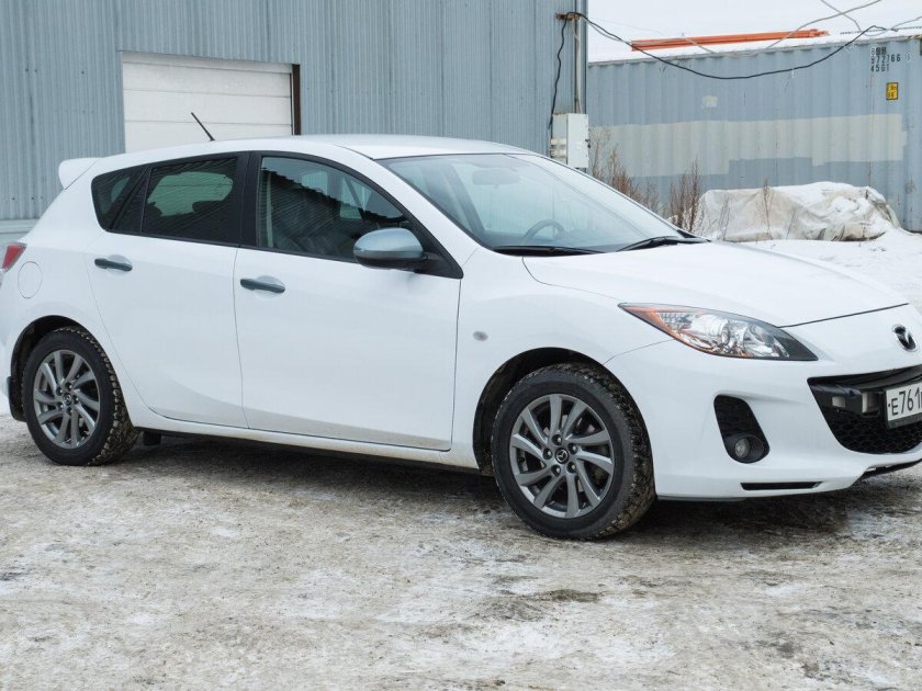 Mazda 3 BL белая