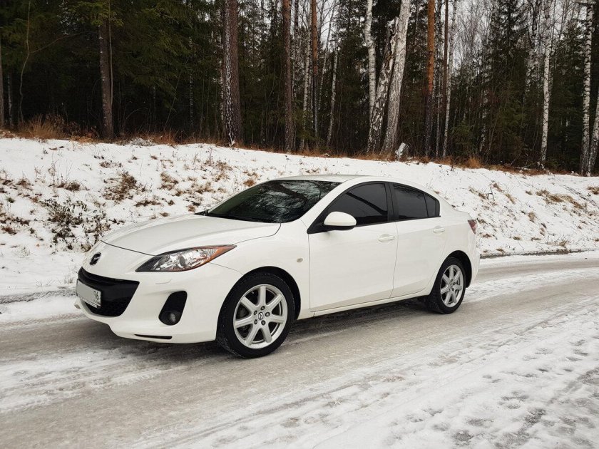 Мазда 3 бл белая седан