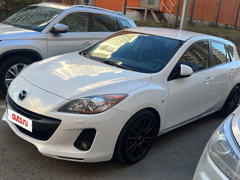 Мазда 3 2012 белая