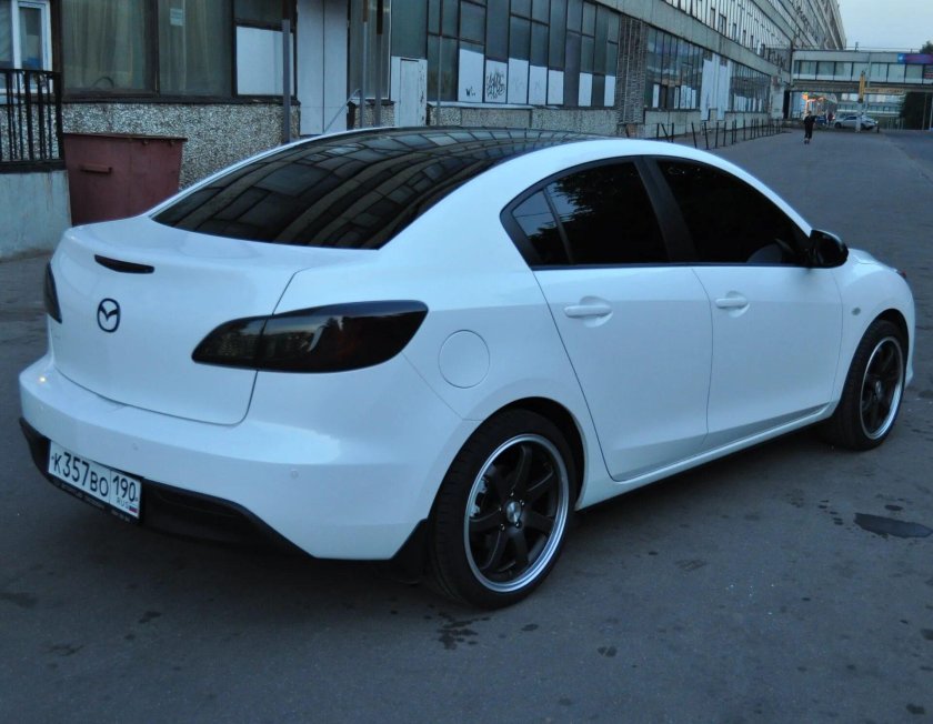 Мазда 3 BL белая седан