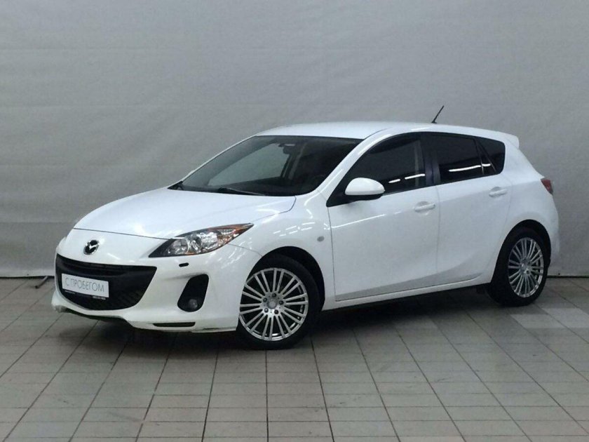 Mazda 3 хэтчбек белая