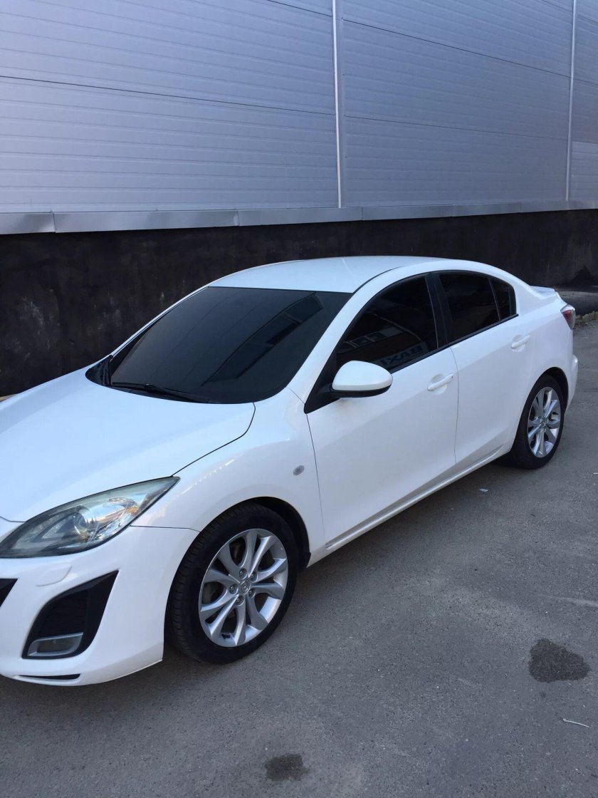 Мазда 3 белая