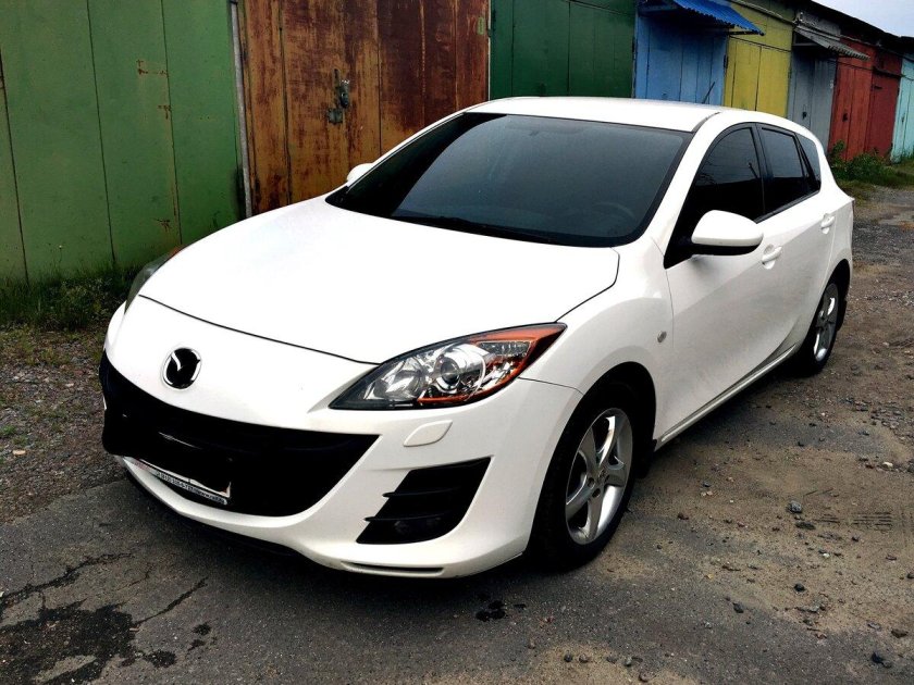 Мазда 3 хэтчбек белая