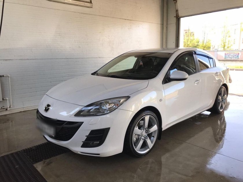 Mazda 3 BL белая