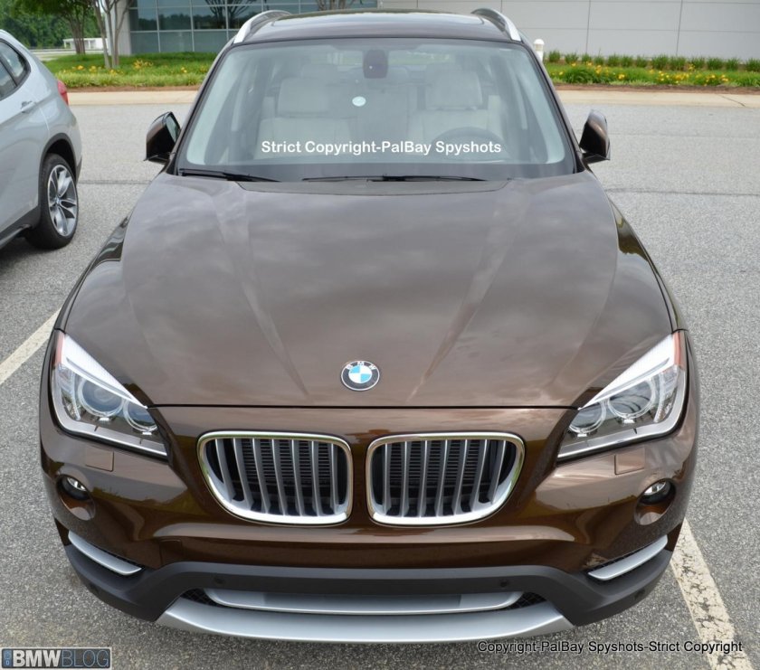 BMW x1 коричневый