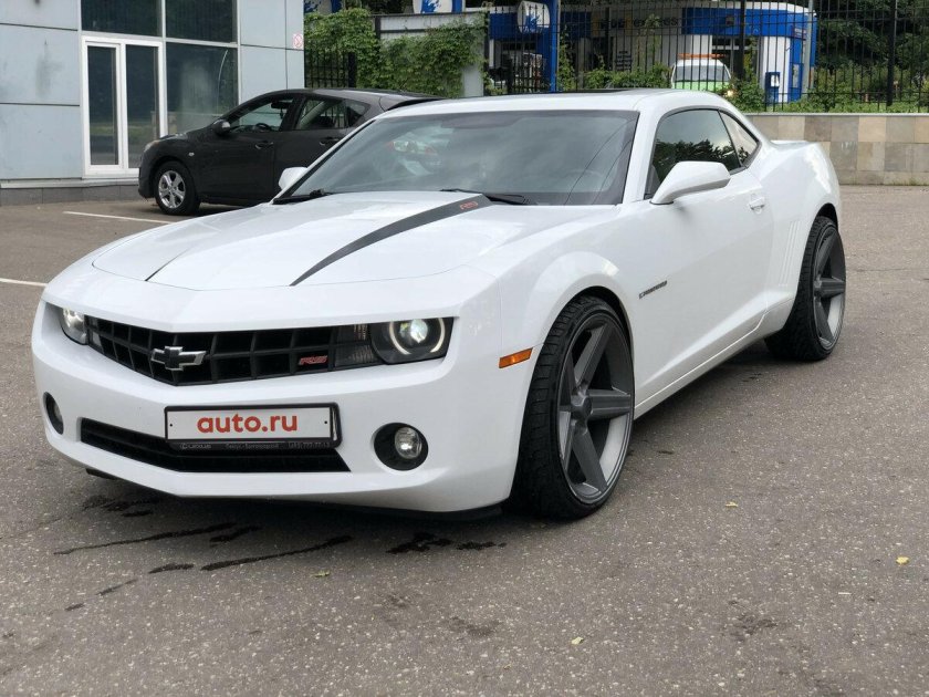 Шевроле камаро белая