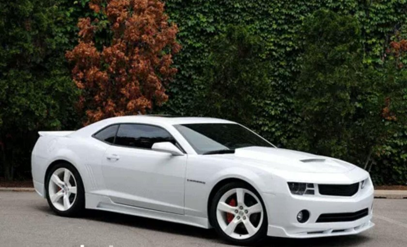 Шевроле Камаро белая