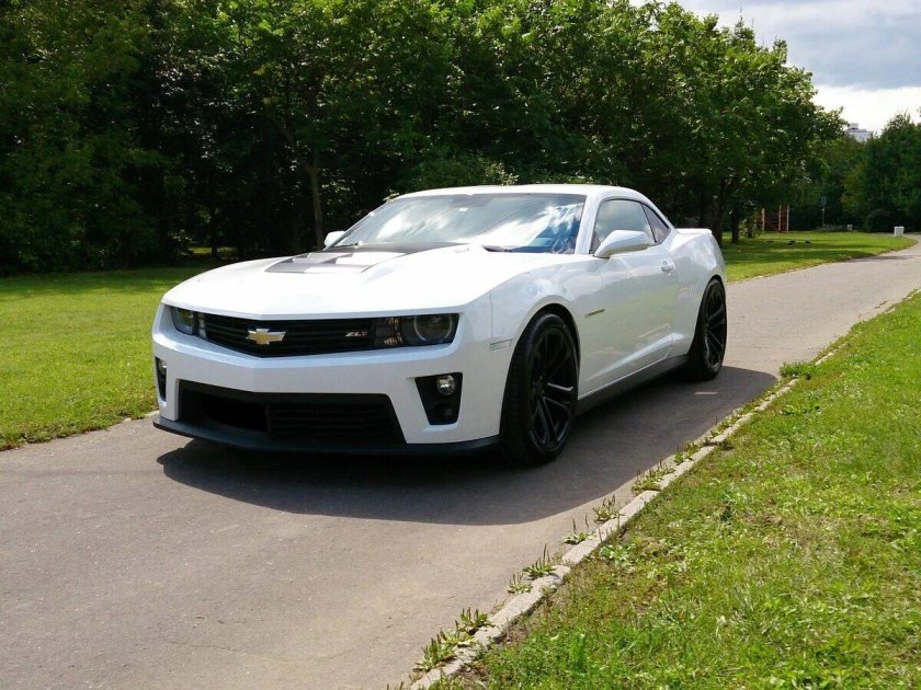 Chevrolet Camaro zl1 белый
