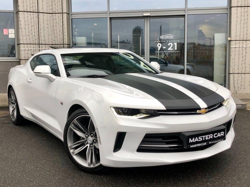 Chevrolet Camaro 2018 белая