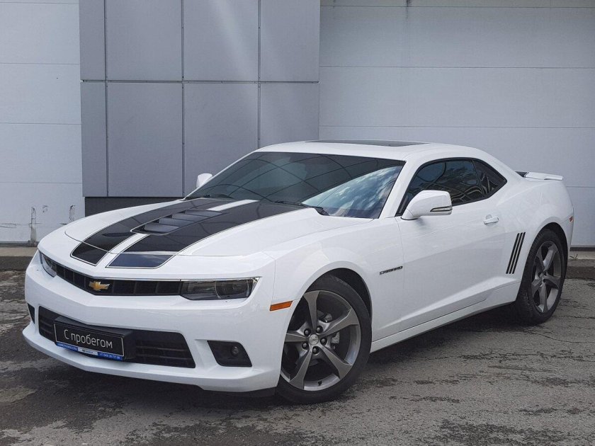 Шевроле Камаро белая
