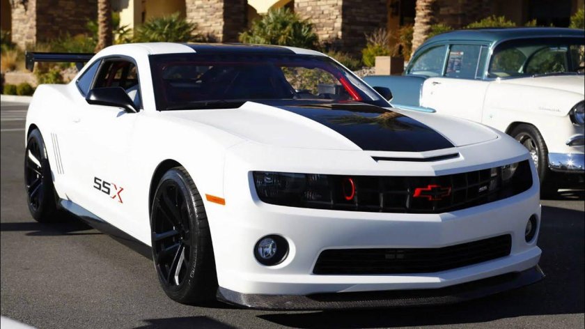 Шевроле Камаро белая