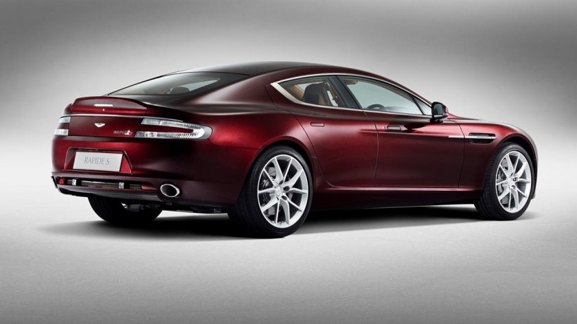 Астон Мартин четырехдверный