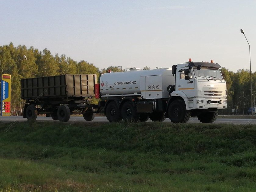 Для чего у КАМАЗА аэродромного снизу впереди подача пены