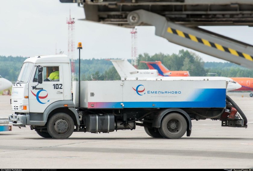 Топливозаправщик аэродромный тза 22