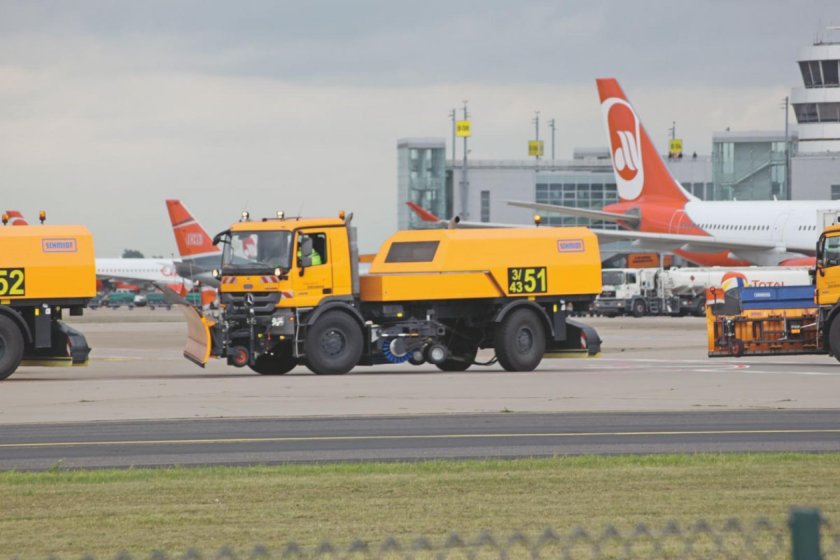 Аэродромная плужно-щеточно-продувочная машина Schmidt CJS-914