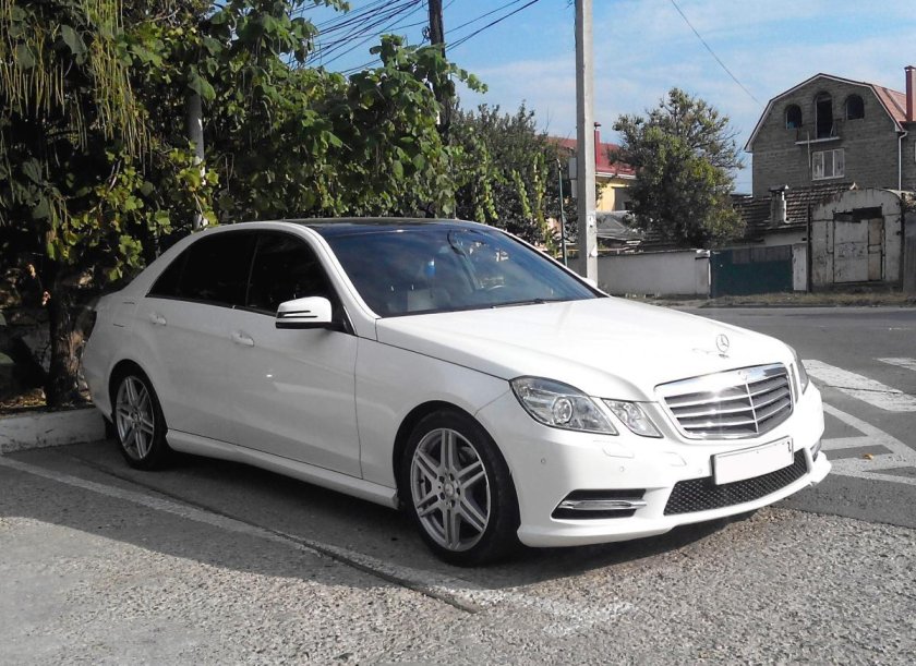 Мерседес е 212 белый