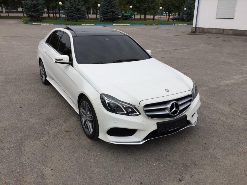 Мерседес Бенц е200 белый