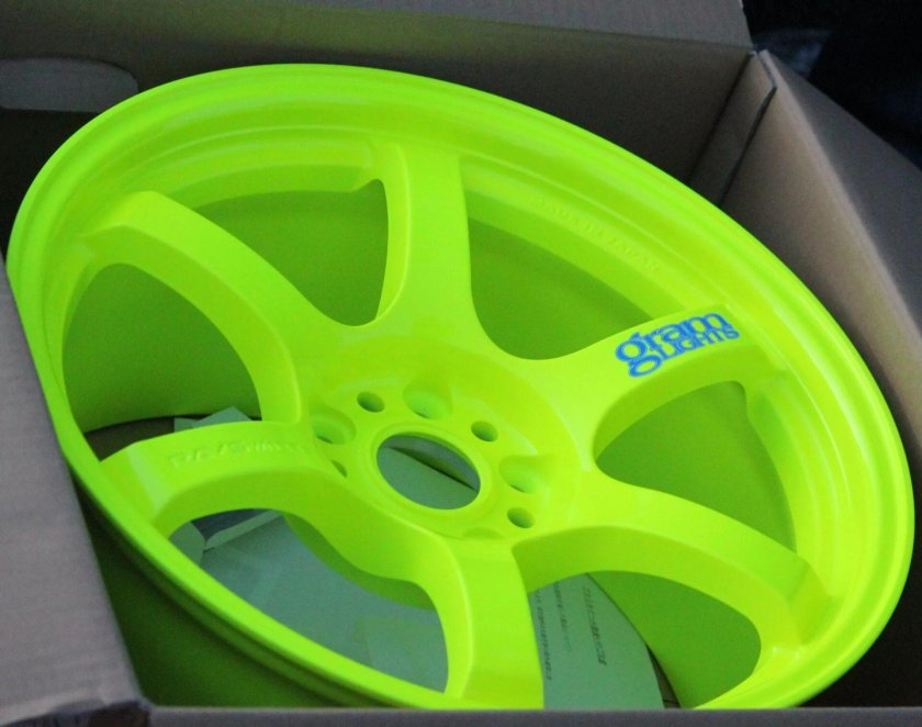 Кислотно салатовый цвет