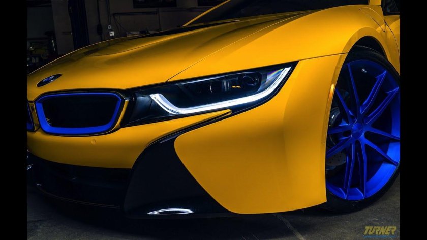 БМВ i8 желтая