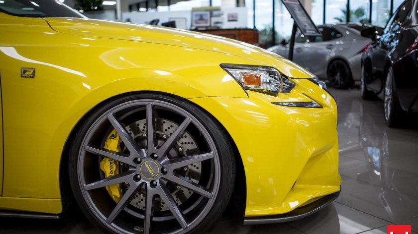 Is 250 с желтыми Lexus