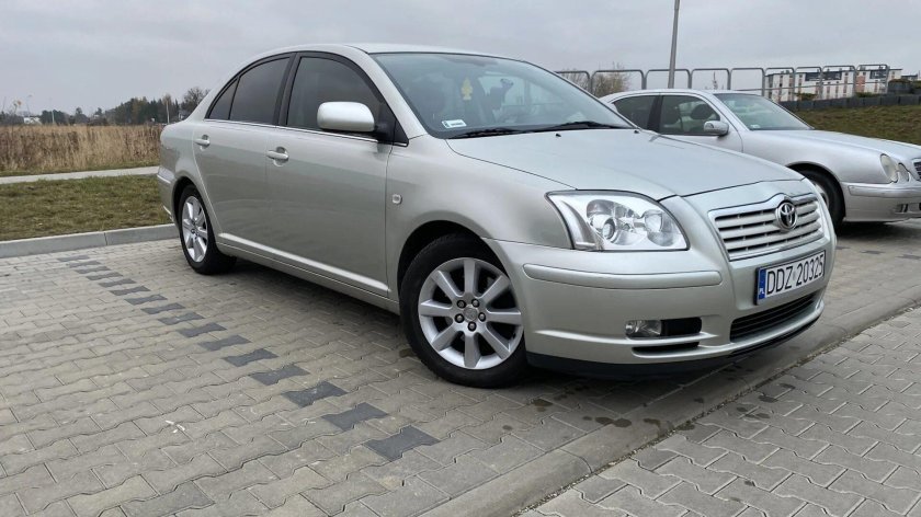 Toyota Avensis t25 фото