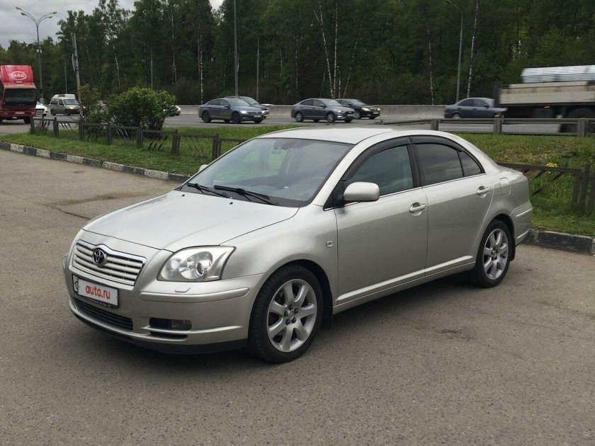 Тойота Авенсис 2006 года