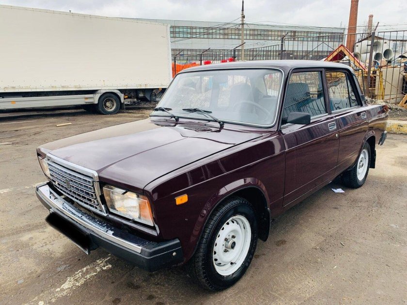 ВАЗ 2107 темно-коричневый