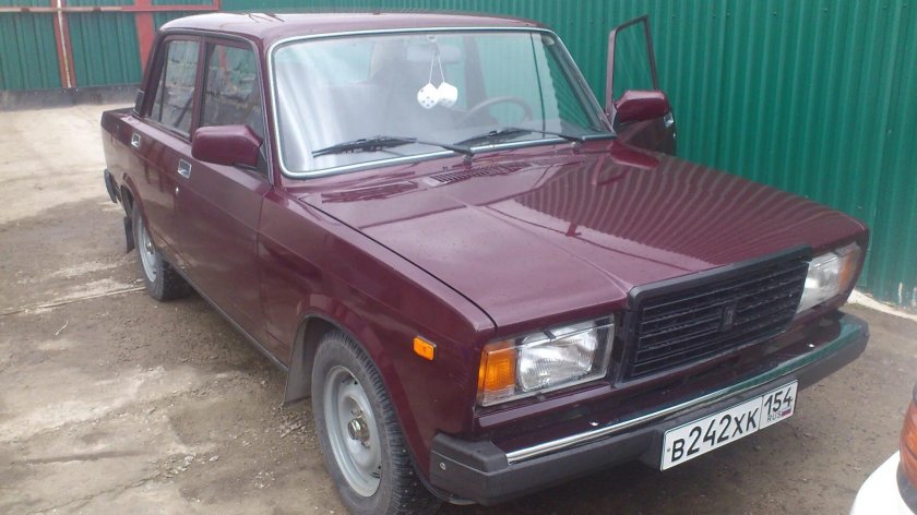 ВАЗ 2107 тёмновишнёвый