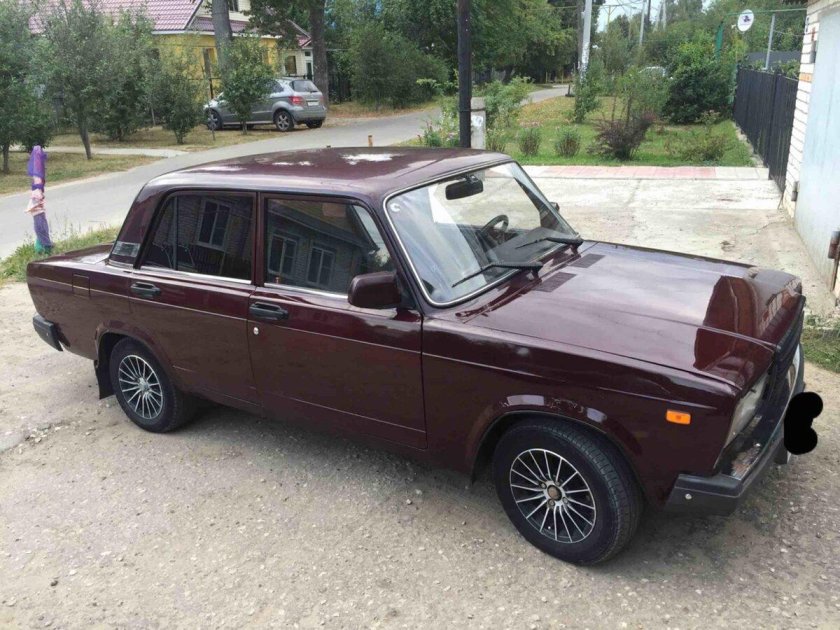 ВАЗ 2107 бордовая