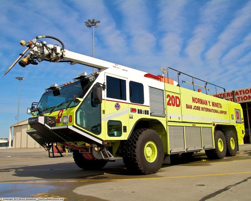 Ошкош пожарная машина