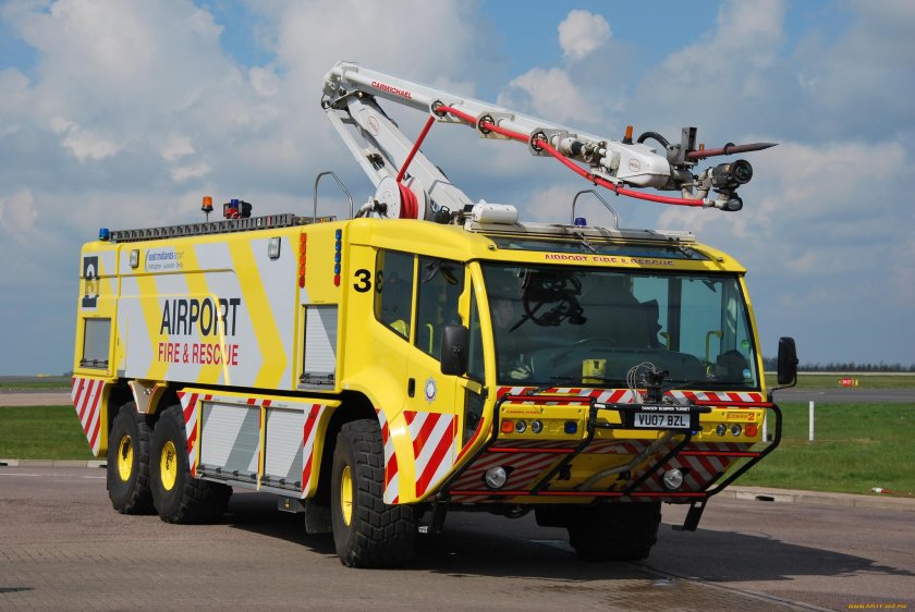 Oshkosh Striker 4500