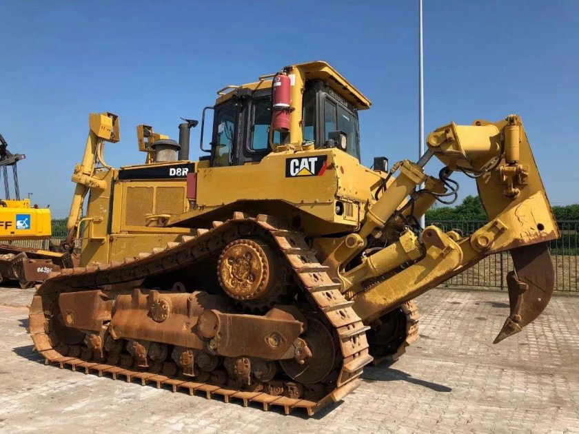 Бульдозер Cat d8