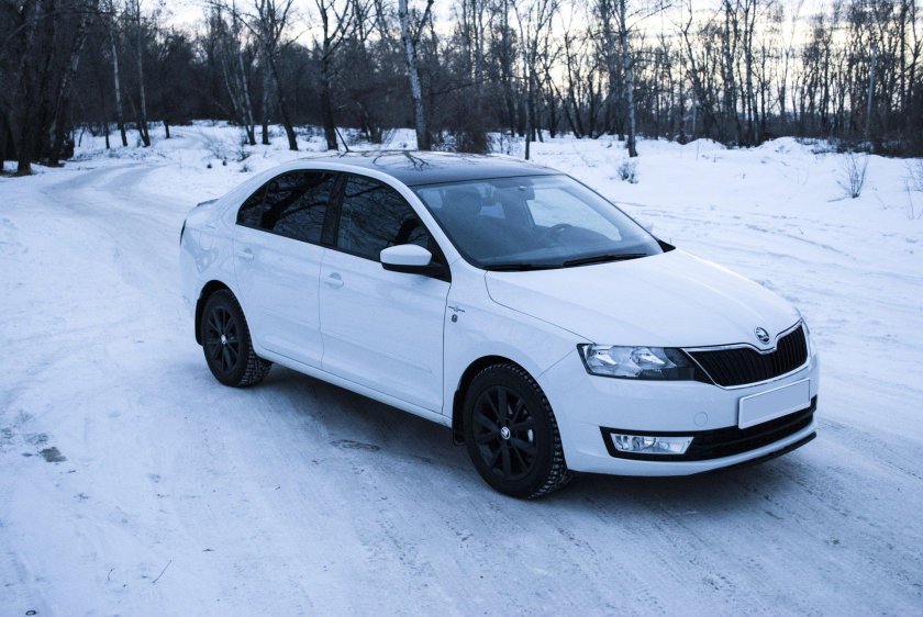 Шкода Рапид хоккей эдишн белый