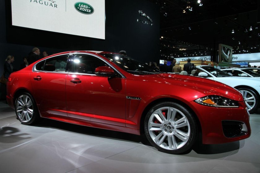 Ягуар XF 2012 красный