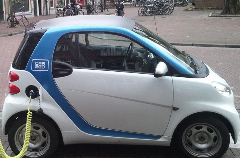 Электромобиль в городе