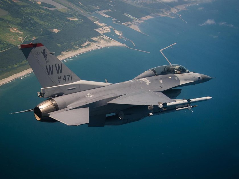 Ф 16 истребитель