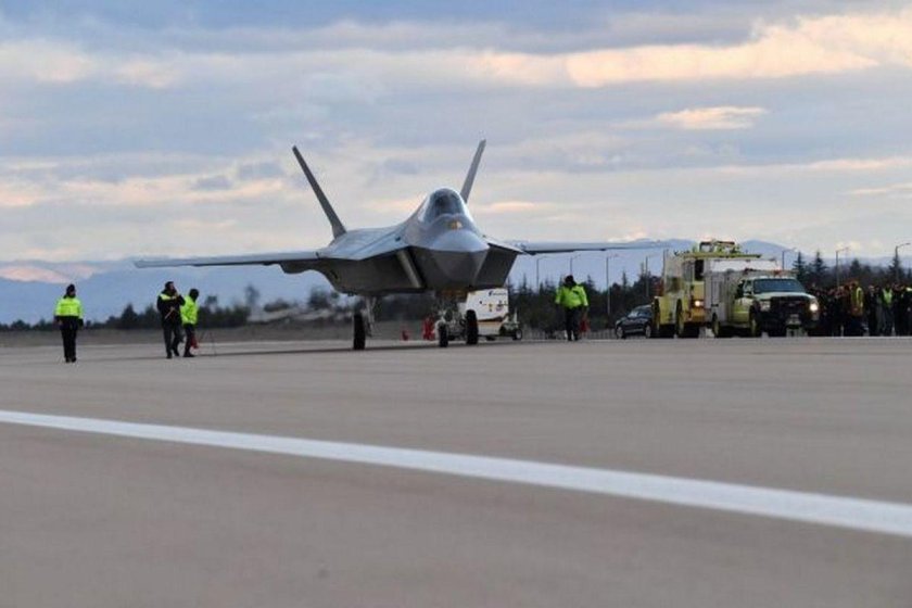 Турецкий самолет Каан