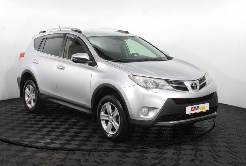 Тойота рав 4 2015