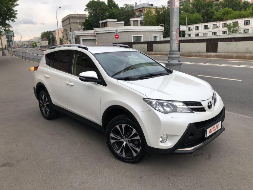 Toyota rav4 белая