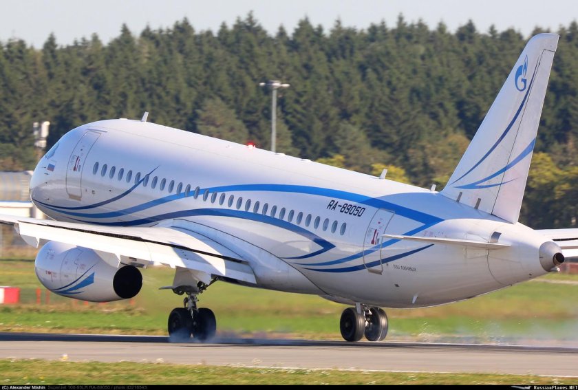 SSJ-100 самолет