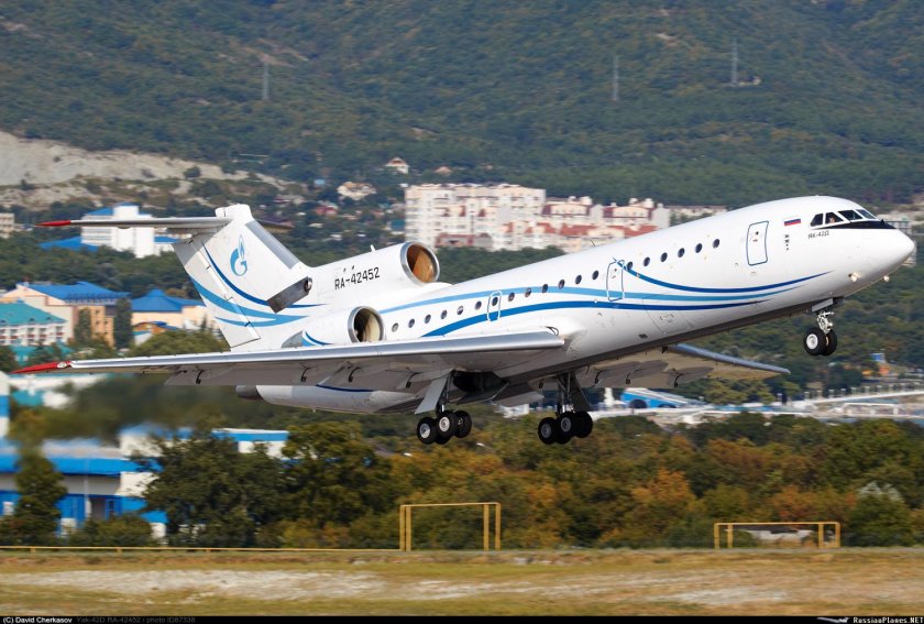 Як 42 Газпромавиа