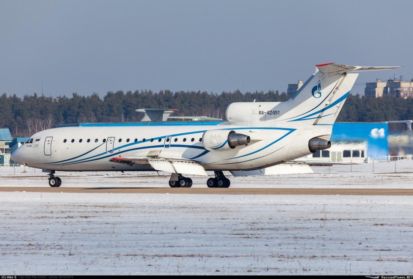 Як 42 Газпромавиа