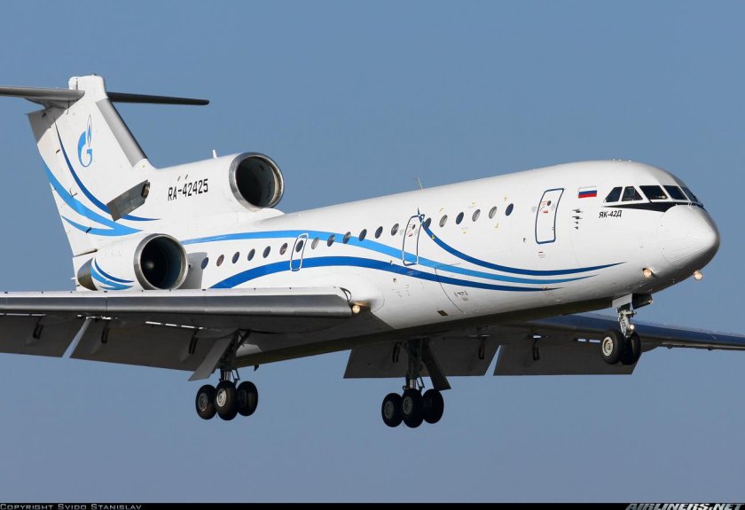 Як 42 пассажирский самолёт