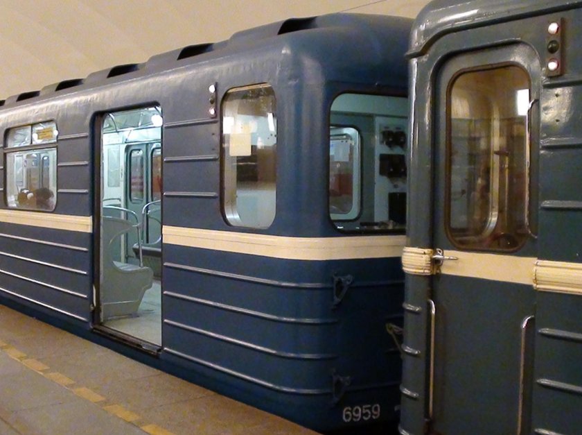 Вагон метро ЕМА 502